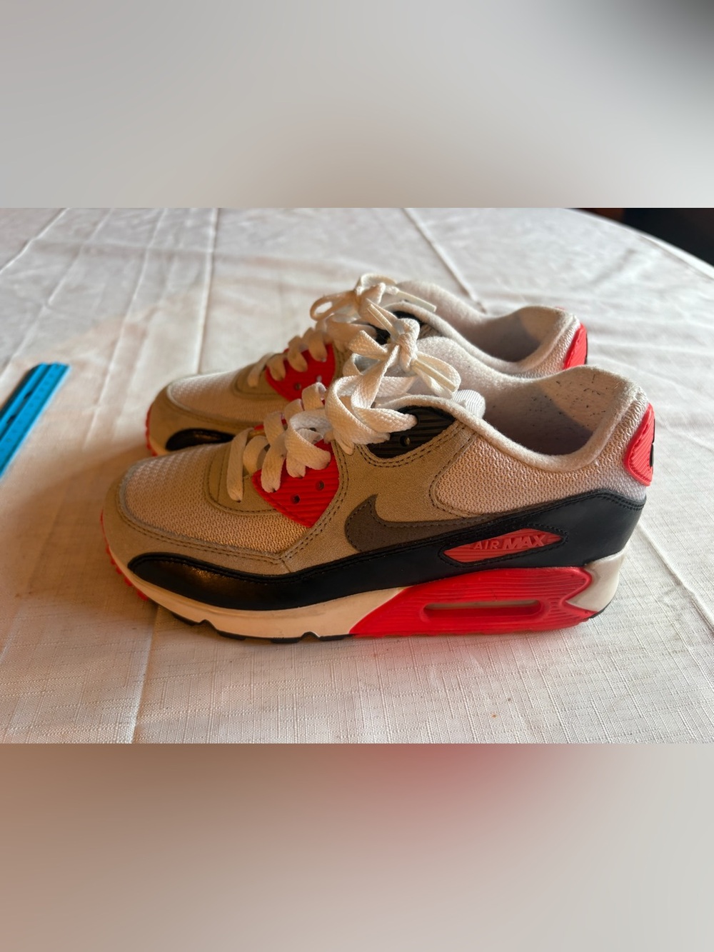 Ladies size 6 Nike Air Max 90
Infrared Vintage (2013) SNEAKERS 
KIDS SIZE 4.5